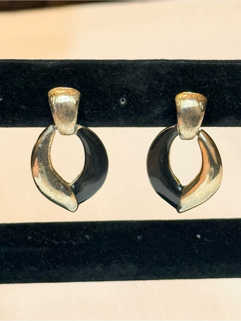 Vintage Black & Gold Door Knocker Dangle Drop Earrings - Picture 3 of 4